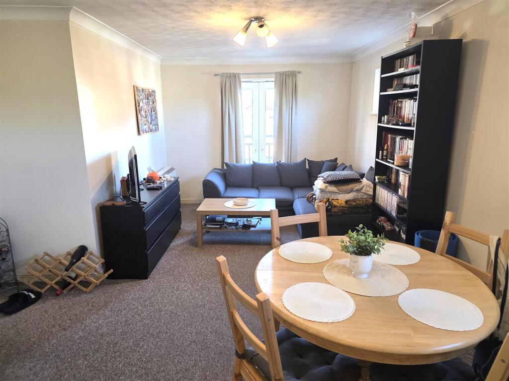 Apartment in Romford - View 2
