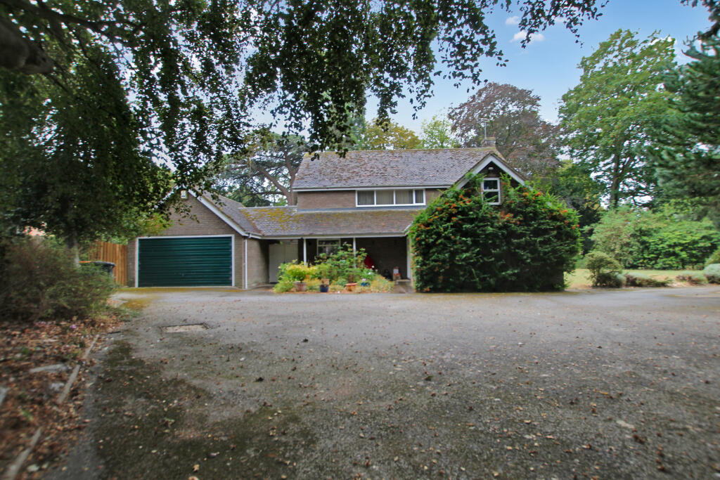 Main image of property: High Street, Eaton Bray, Central Bedfordshire