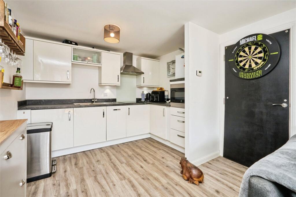 Apartment in East Cowes, Osborne - View 3
