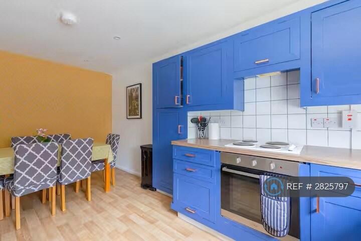 3 bedroom end of terrace house for rent