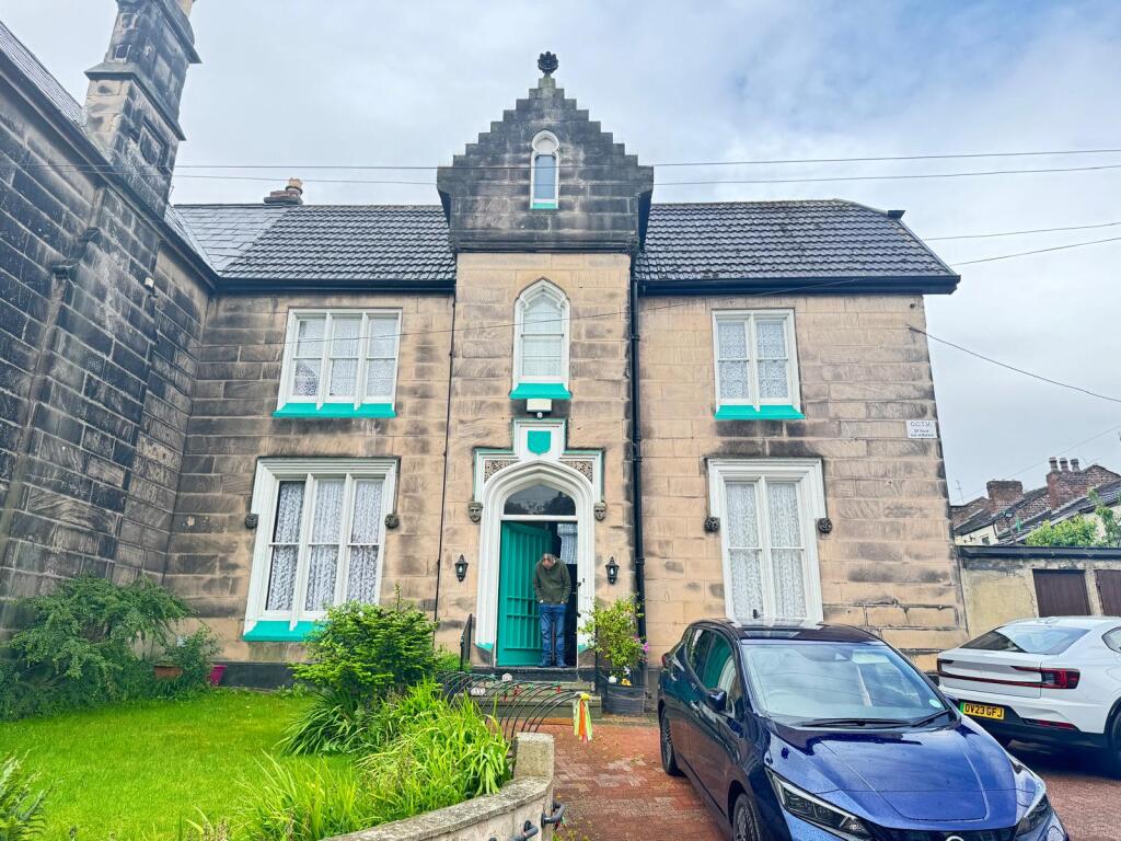 Main image of property: 72 The Woodlands, Birkenhead, Merseyside CH41 2SL