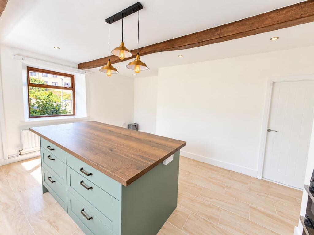 House in Bradford, Fairweather Green, Scholemoor - View 3