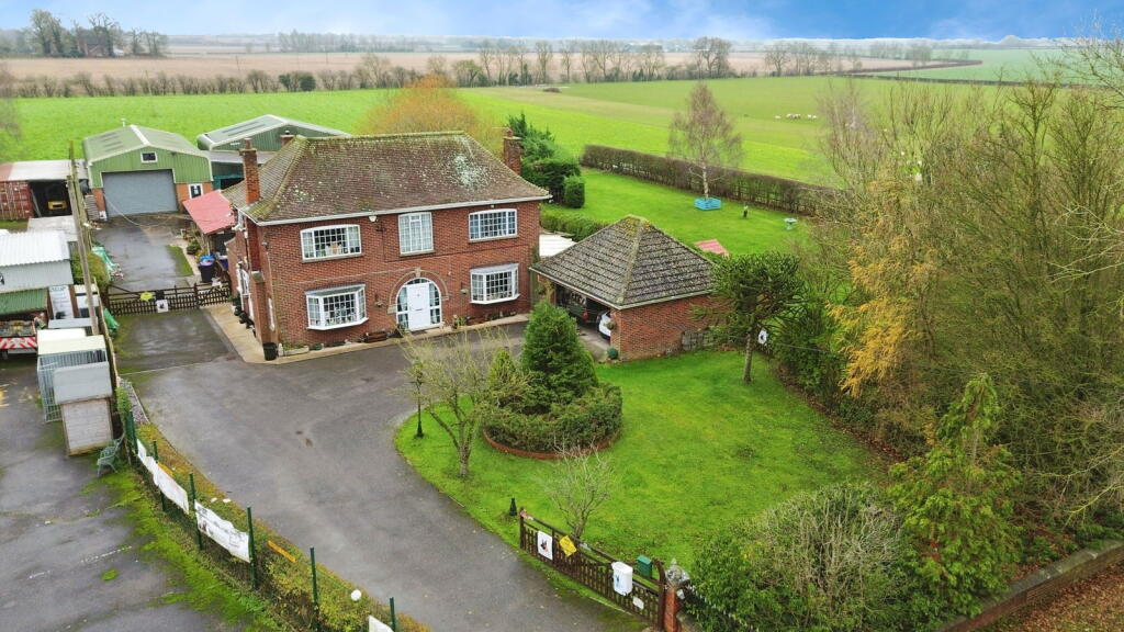 Lincoln Road, Faldingworth, Market Rasen, LN8 3SF photo 4