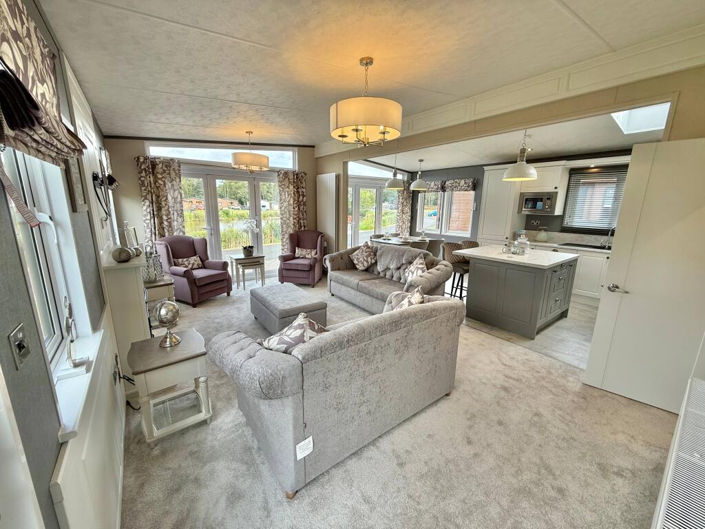 Two Bed Pemberton Glendale (40x22), Oakmere Country Park, Oakmere, Northwich, Cheshire, CW8 2HB photo 2