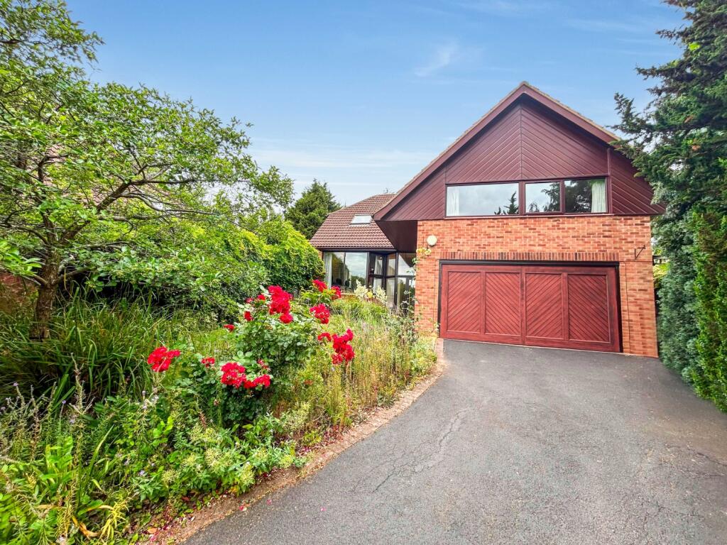 Main image of property: Forge Hill, Beeston, Nottingham, Nottinghamshire, NG9