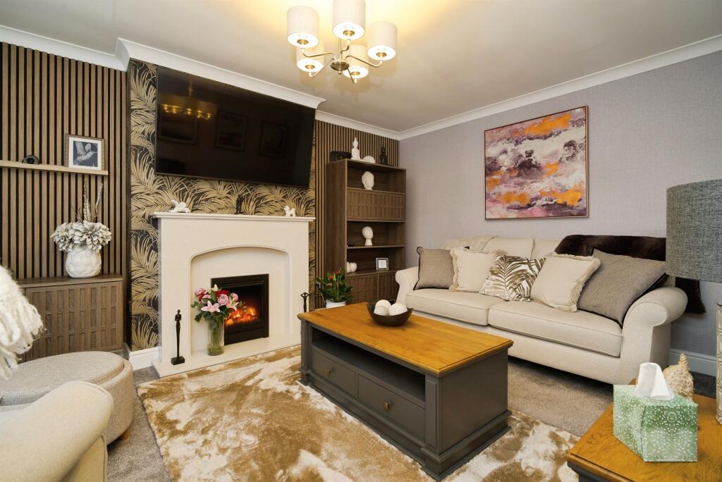 House in Doncaster, Barnby Dun with Kirk Sandall - View 3