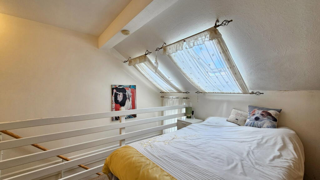 Robertson Close, Newbury, West Berkshire, RG14 7SQ - More