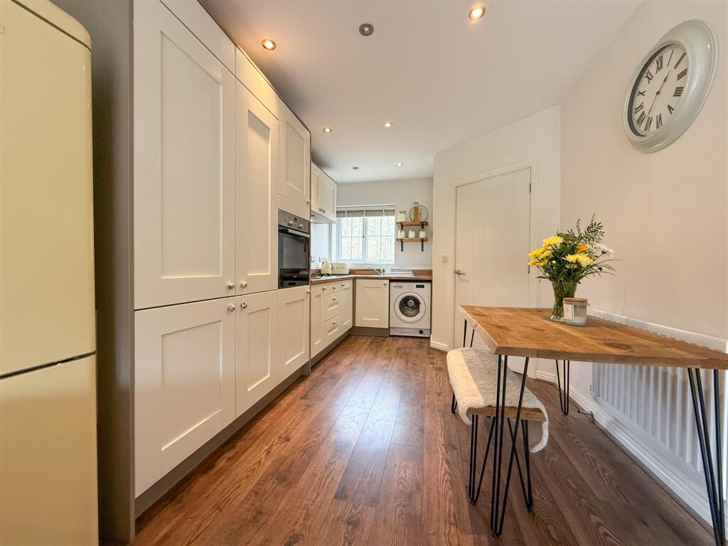 Samuel Fox Avenue, Deepcar, S36 photo 4