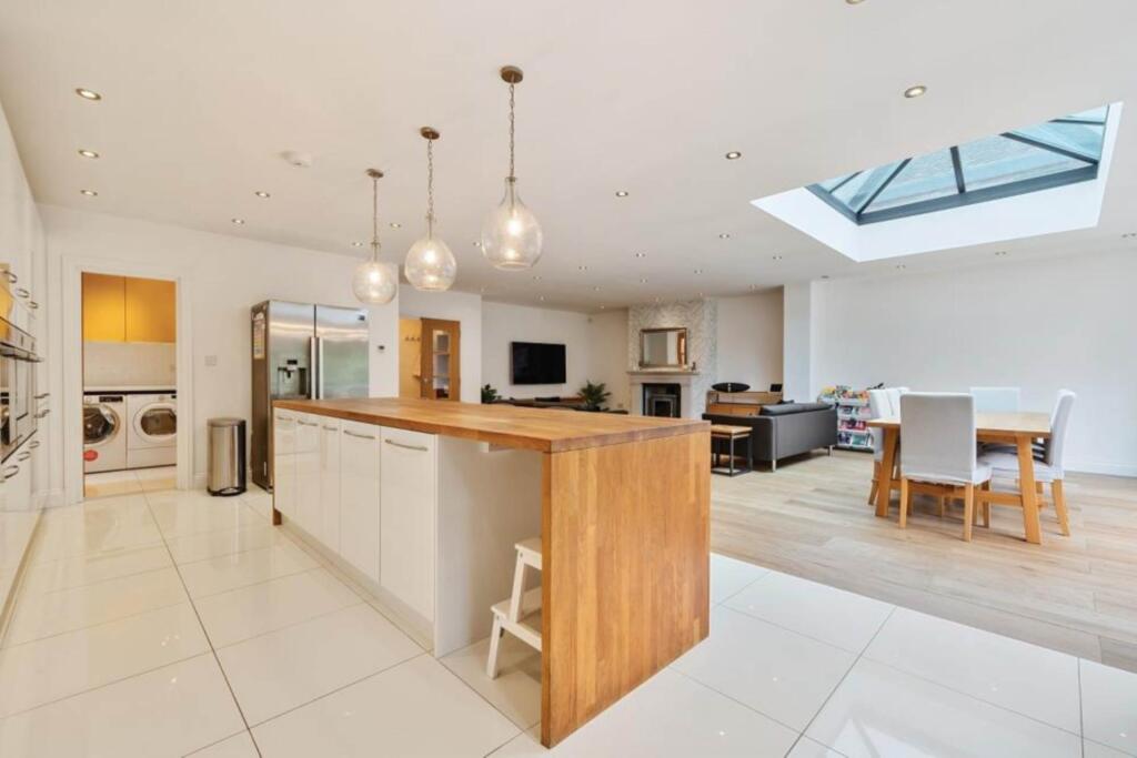 Main image of property: Wokingham Road, Earley