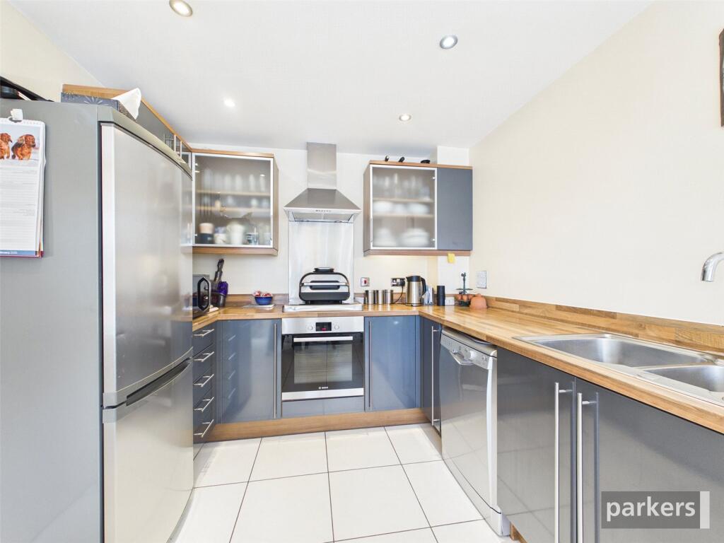 Mays Close, Earley, Reading, RG6 photo 2