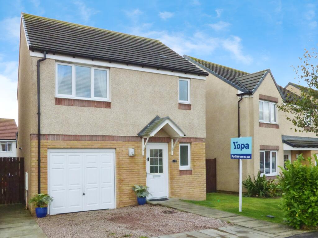3-bed detached on 14, Roe Deer Place, Dunfermline, £255,000