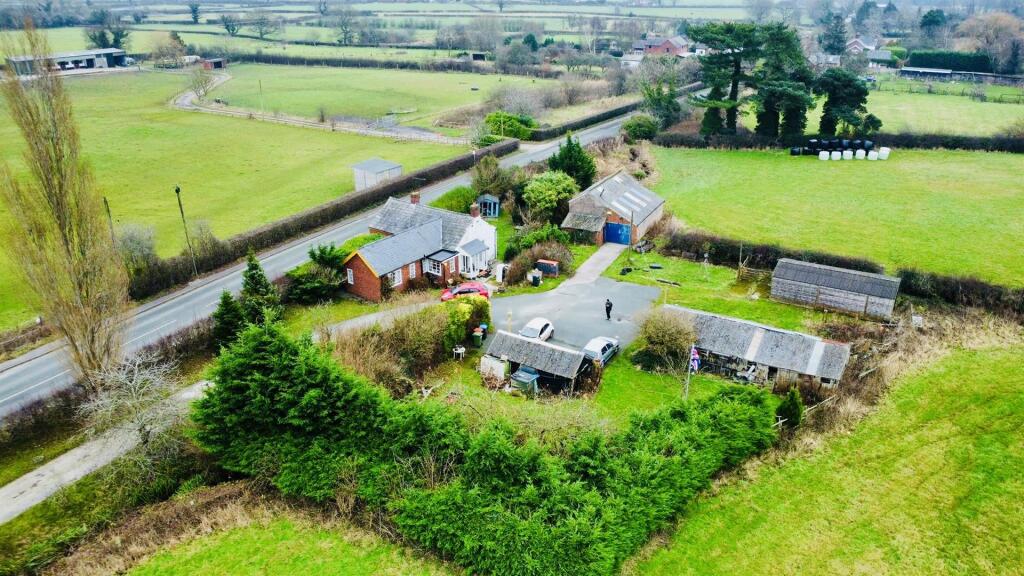 3-bed detached on Mill Lane, Kingsley, £550,000