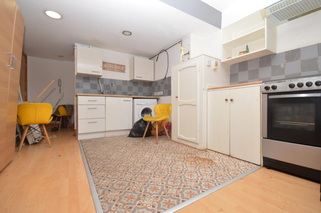 1 bedroom maisonette for rent