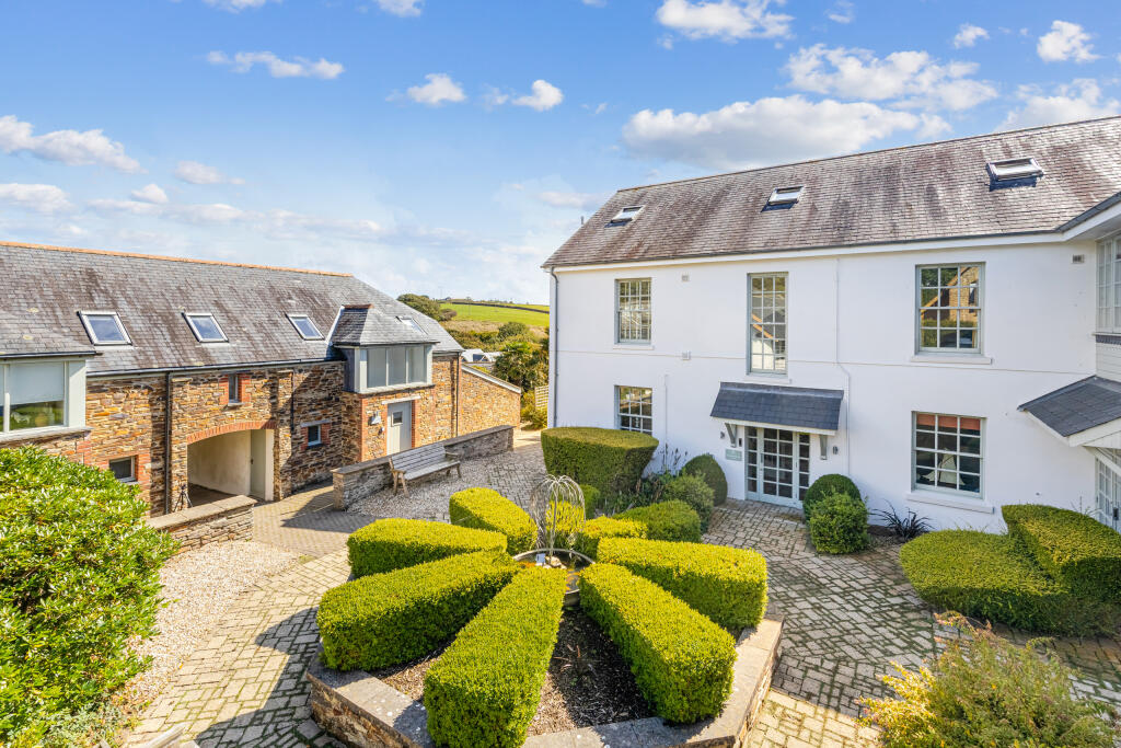 3-bed flat on Bugford, Dartmouth, £325,000