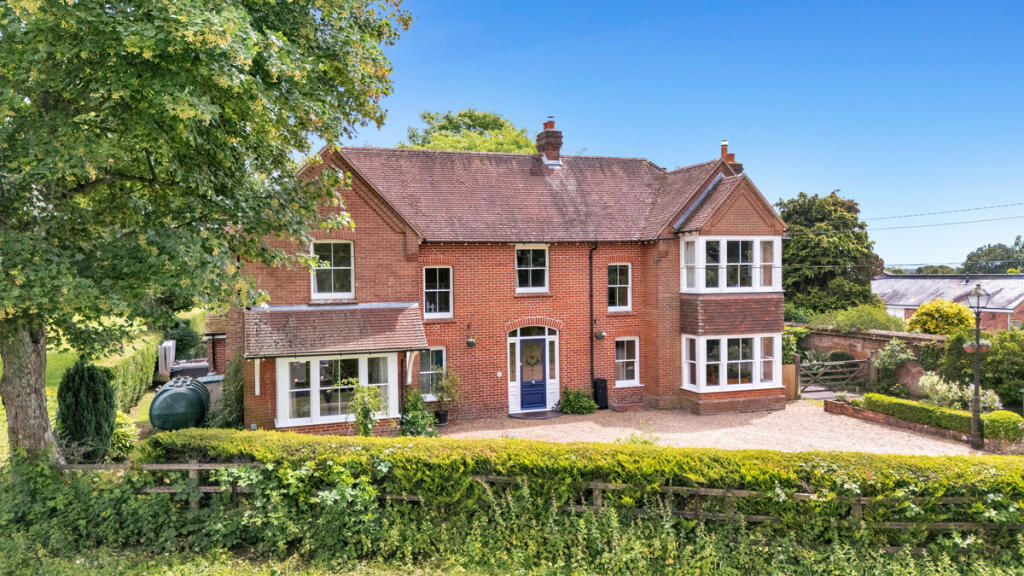 Main image of property: Park Lane, Swanmore Hampshire, SO32 2QS
