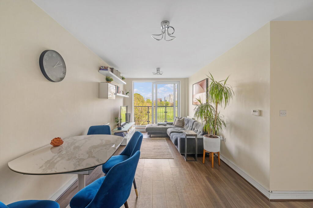 Apartment in Croydon - View 5