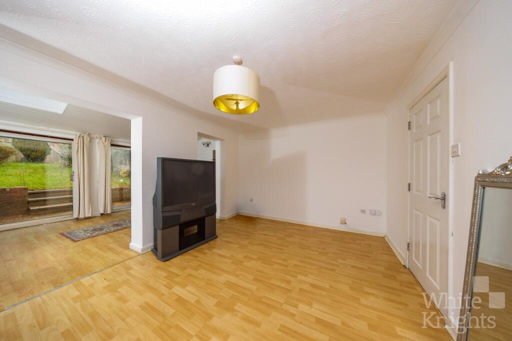 Farnsfield Close, Lower Earley, Reading, Berkshire, RG6 4DR photo 4