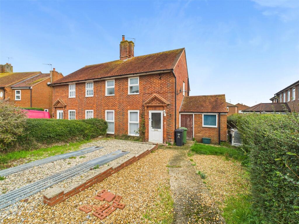 3-bed semi-detached on Churchill Crescent, Thame, Oxfordshire, OX9, £425,000