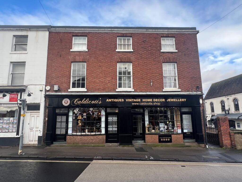 Main image of property: Flat 3, 2A High Street, Stourport on Severn, DY13 8DJ