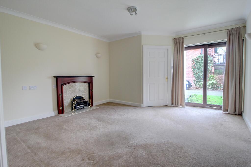 Hartford Court, Hartley Wintney, RG27 photo 3