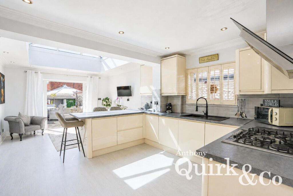 House in Southend-on-Sea - View 4