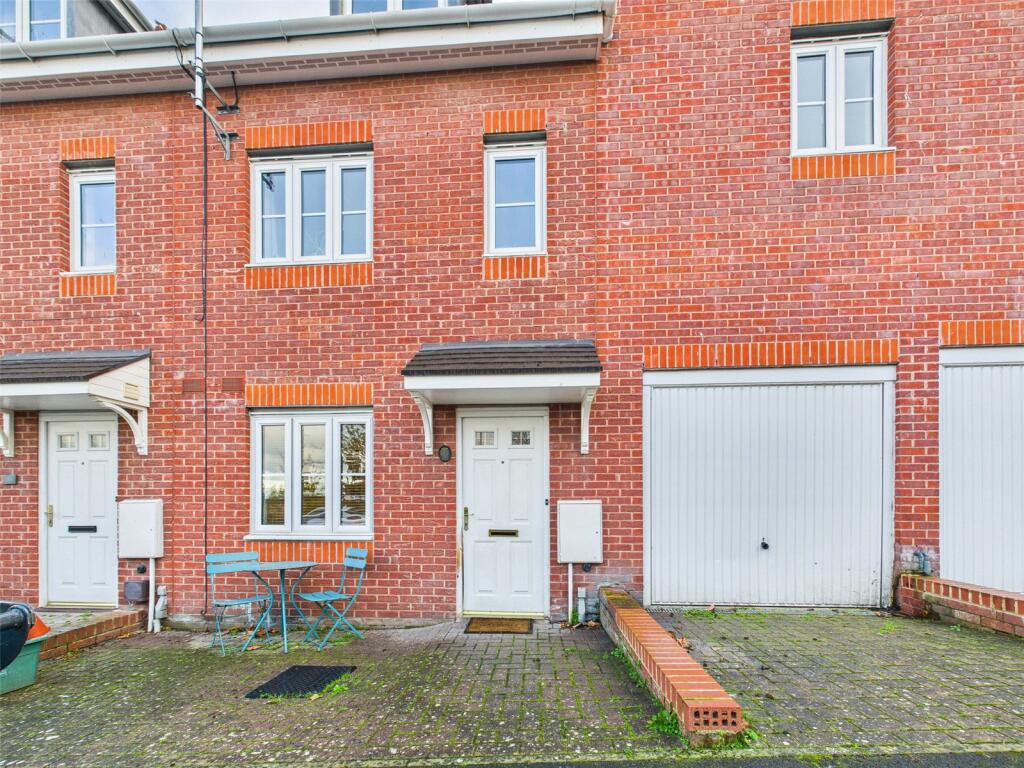 1-bed flat on 24, Tolsey Gardens, £120,000