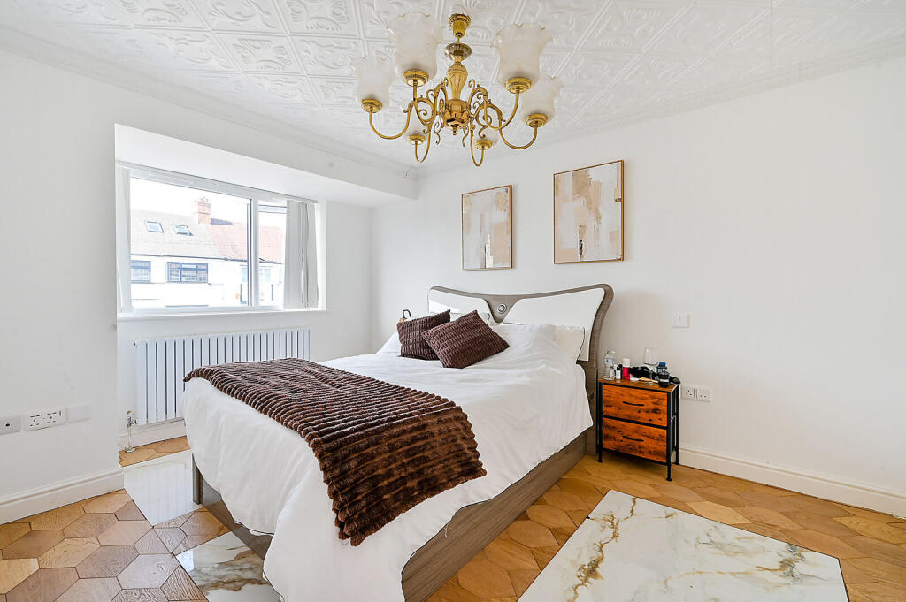 House in Twickenham - View 5