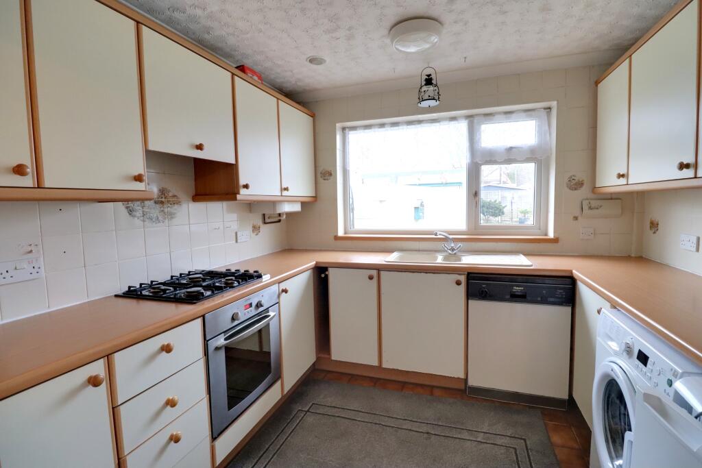 Haslar Crescent, Waterlooville photo 3