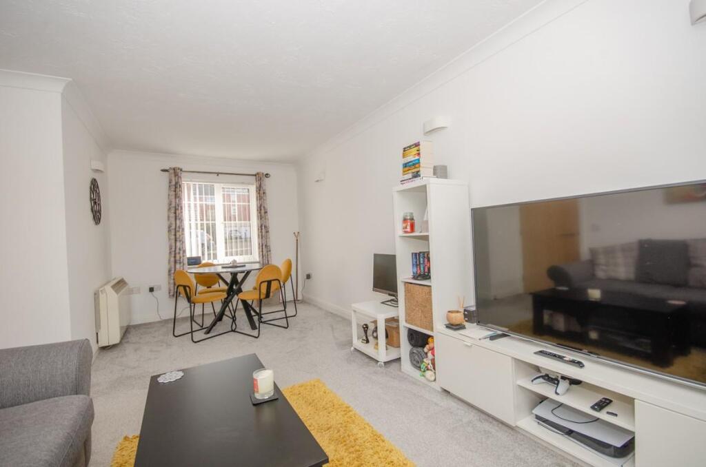 Apartment in Bristol, Emersons Green - View 4