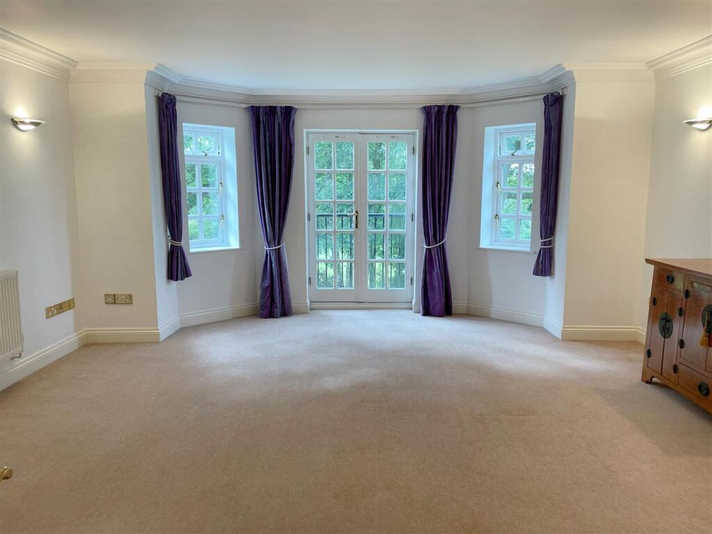 Apartment in Reading - View 4