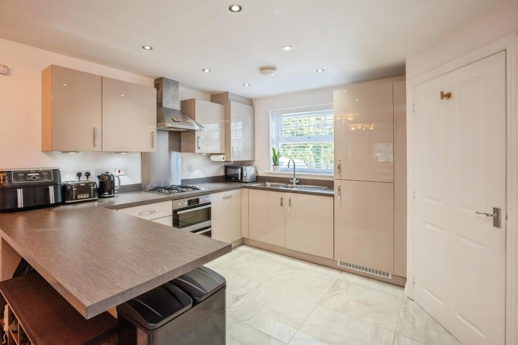 Armfield Grove, Leigh, WN7 photo 3