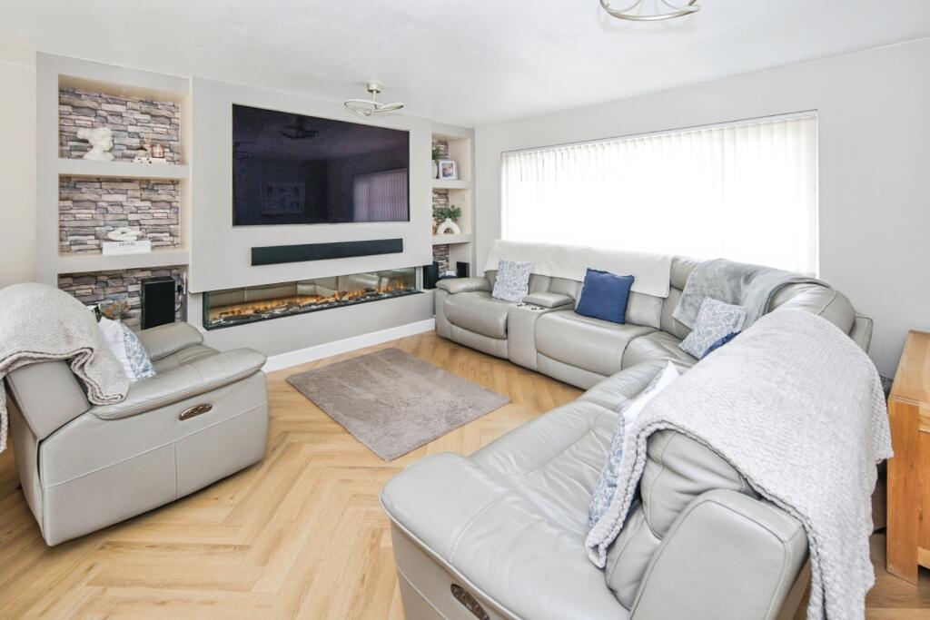 Piccadilly Close, BIRMINGHAM, West Midlands, B37 - View 2