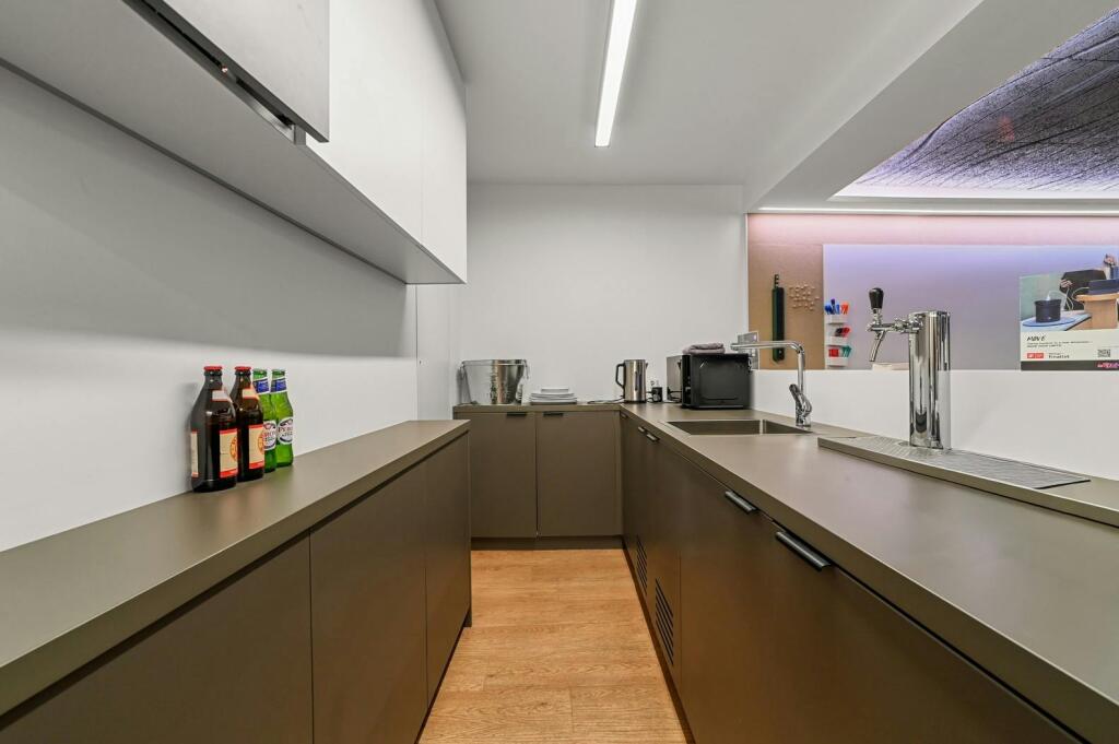 Kitchen/Bar