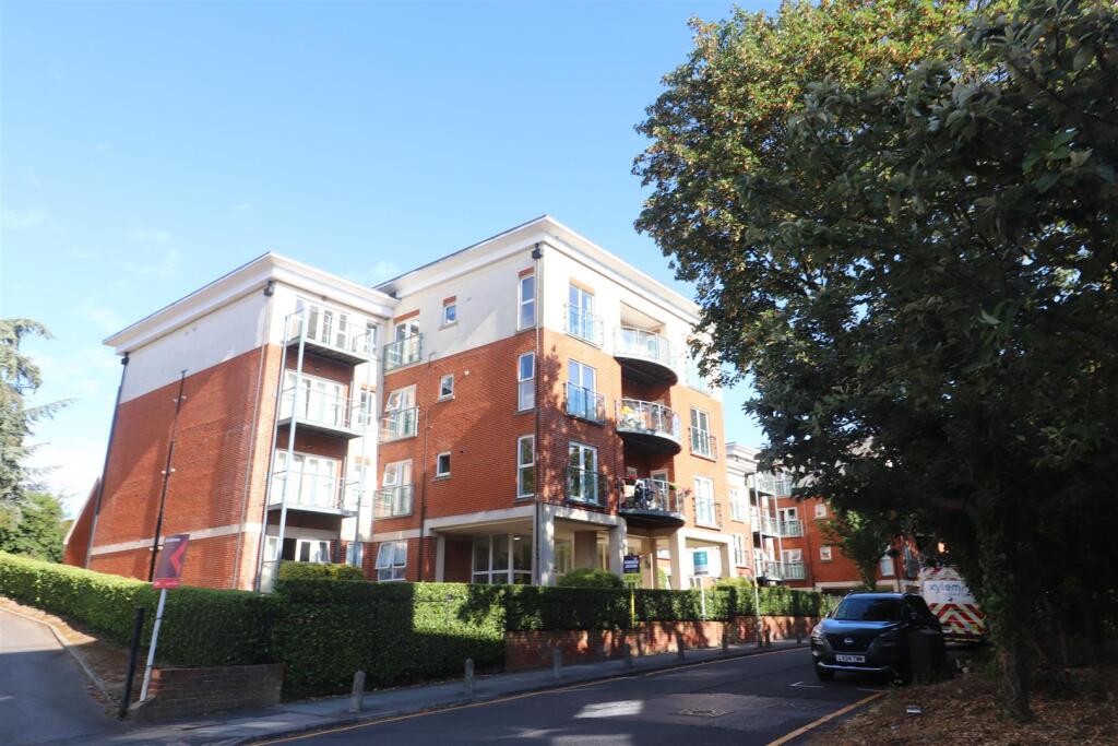 Apartment in Bromley - More