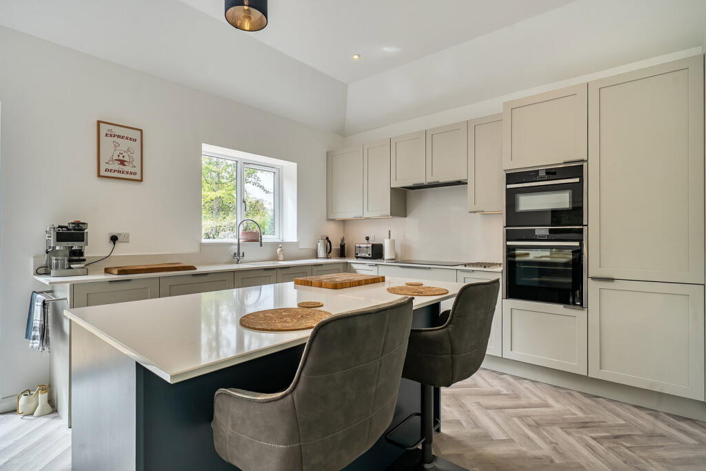 Northfield Road, Sherfield-on-Loddon photo 4