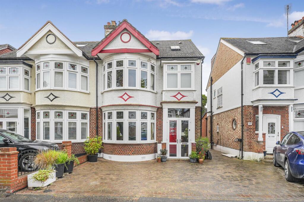 Main image of property: Balgonie Road, North Chingford, E4