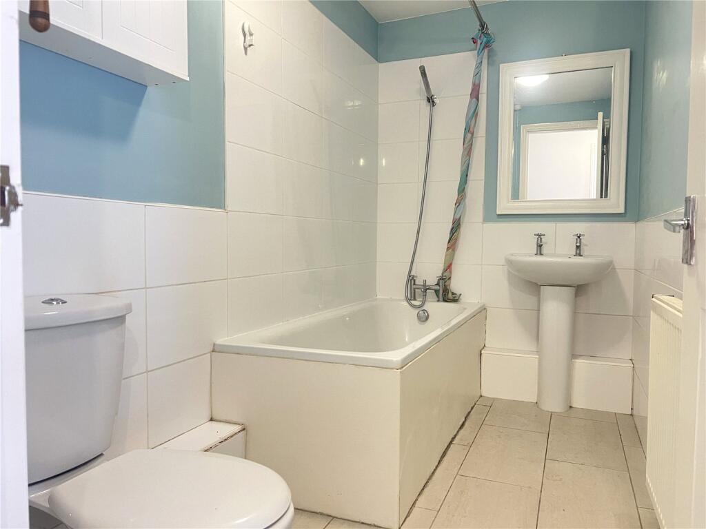 Apartment in Bromley - View 5