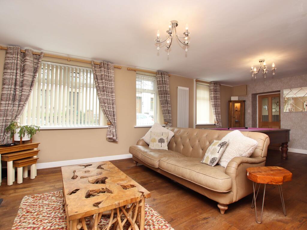 House in Tonypandy, Pen-y-graig - View 2