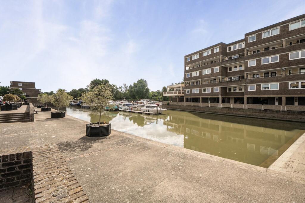 Apartment in Twickenham - View 2