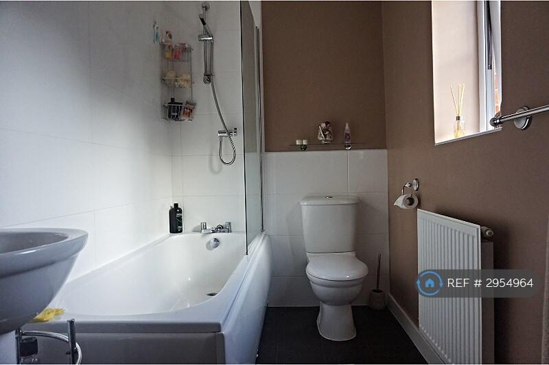 Apartment in Sandwell, West Midlands - View 5
