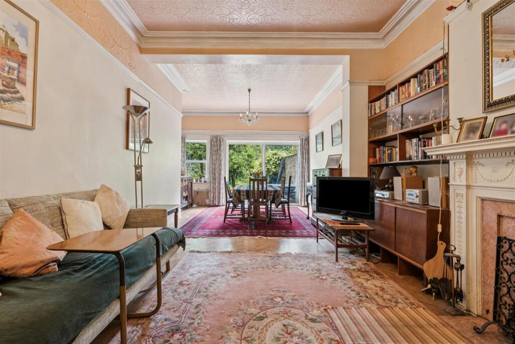 House in London, Grove Park - More