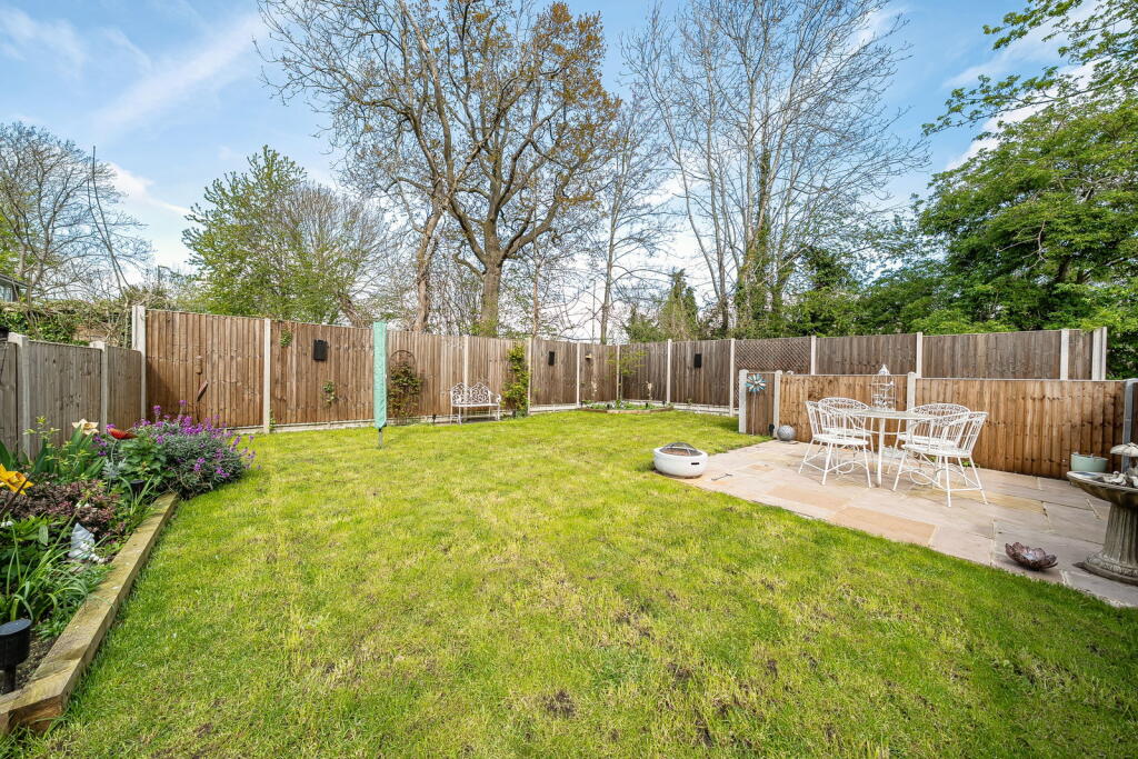 Bliss Close Basingstoke RG22 4EJ photo 2