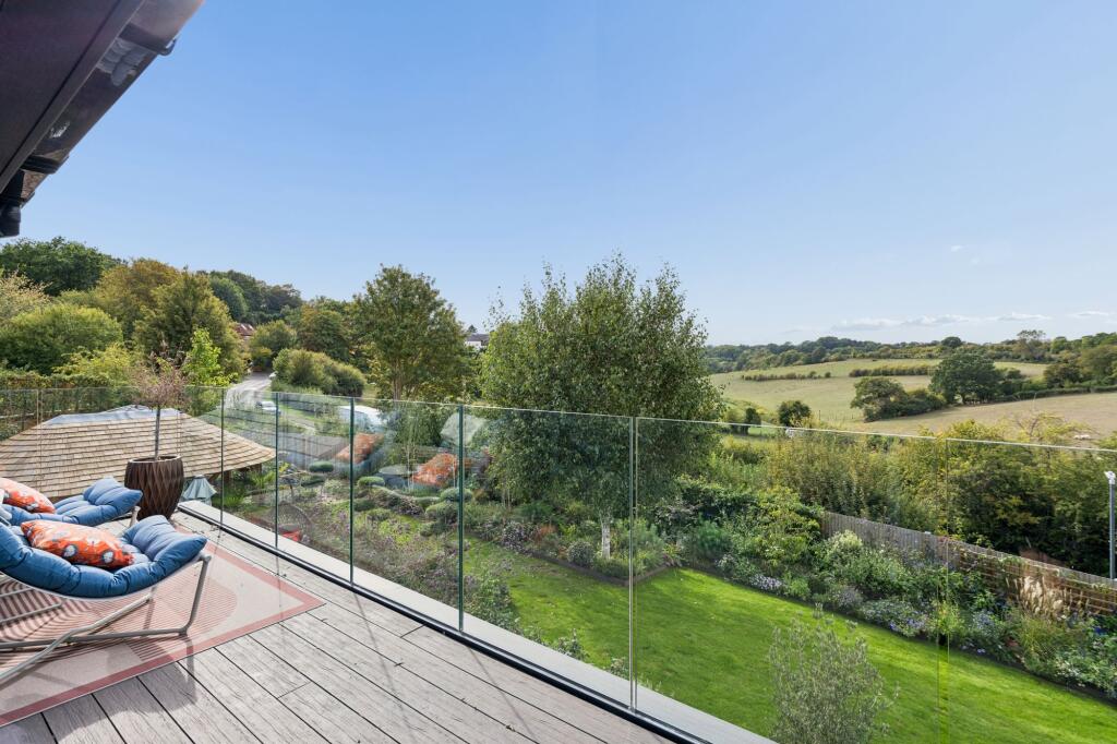 House in Forty Green, Holtspur, Beaconsfield - View 4