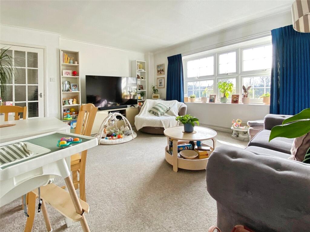 Milton Gardens, Wokingham, Berkshire - More