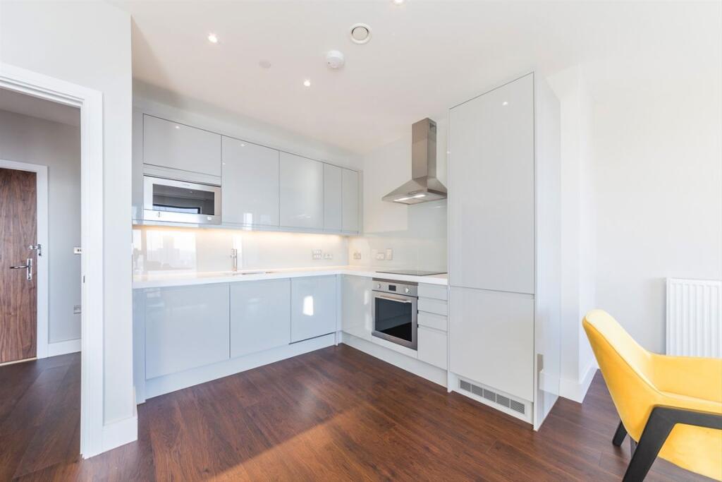 Silvocea Way, Royal Wharf - View 2