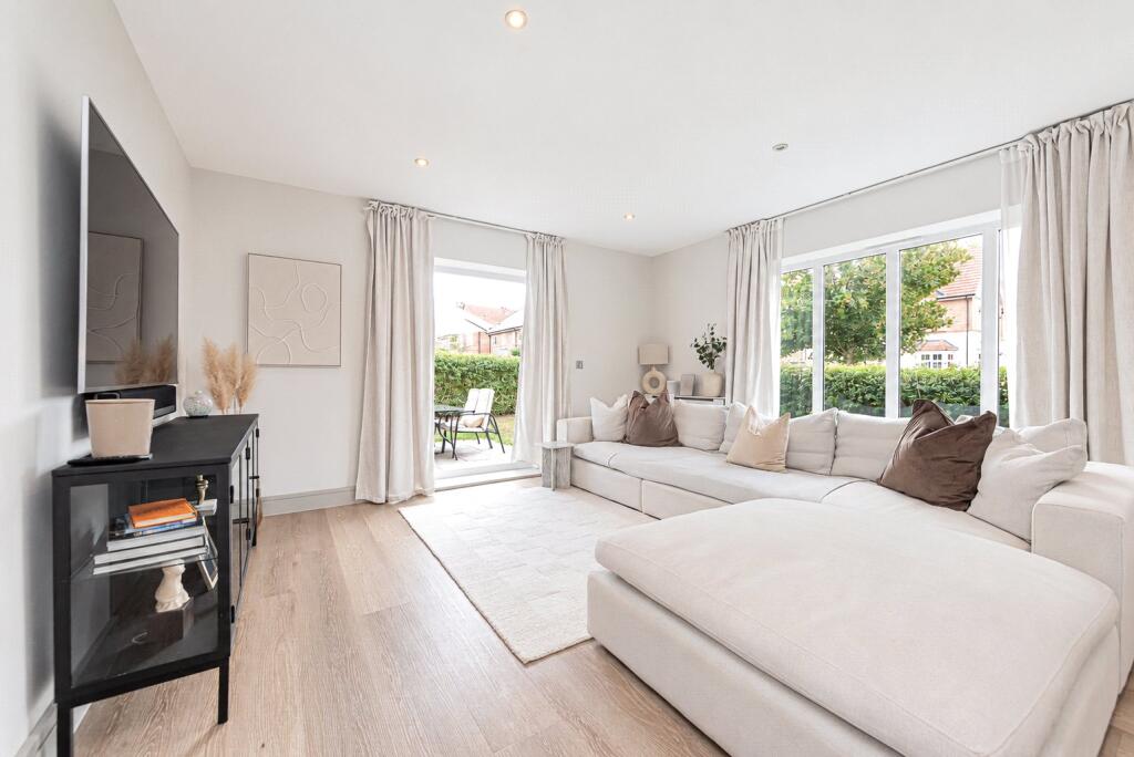 Apartment in Reading, Warfield - View 3