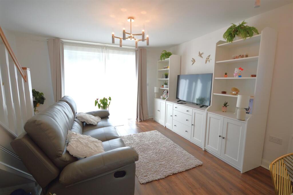 Belfry Drive, Priors Hall Park photo 3