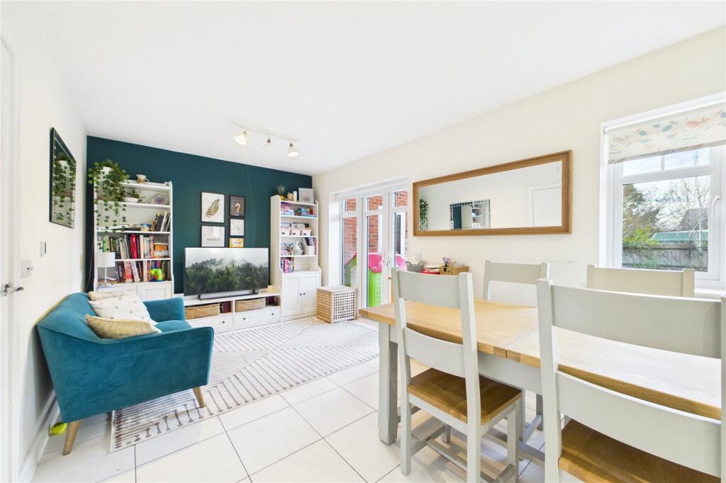 House in Spencers Wood, Ryeish Green, Shinfield - More