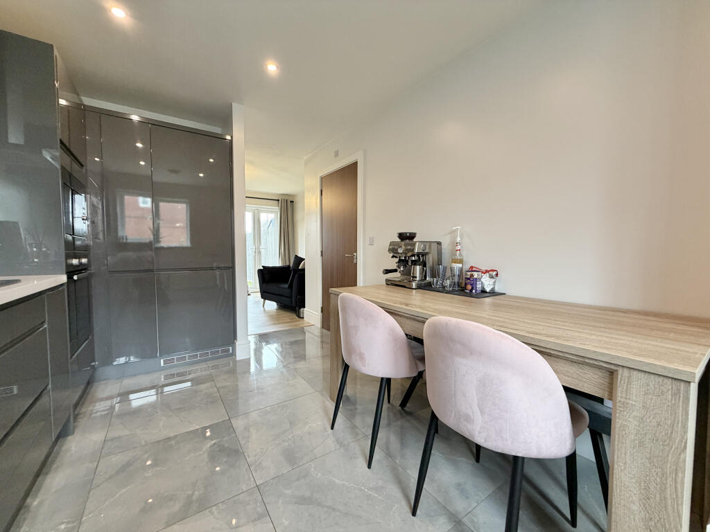 Springfield Crescent, Lofthouse, Wakefield, West Yorkshire photo 4