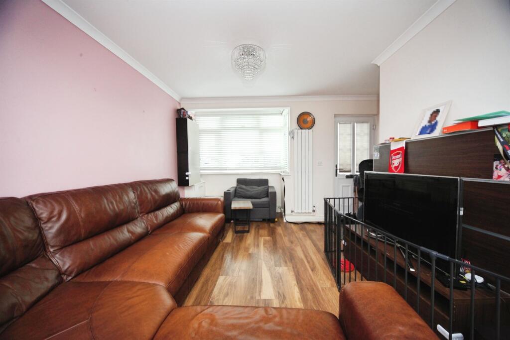 Third Avenue, Luton photo 2